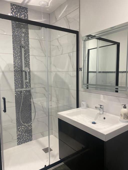 Le 102 De La Gare: Appartement Neuf Et Climatise Châlons-en-Champagne Esterno foto